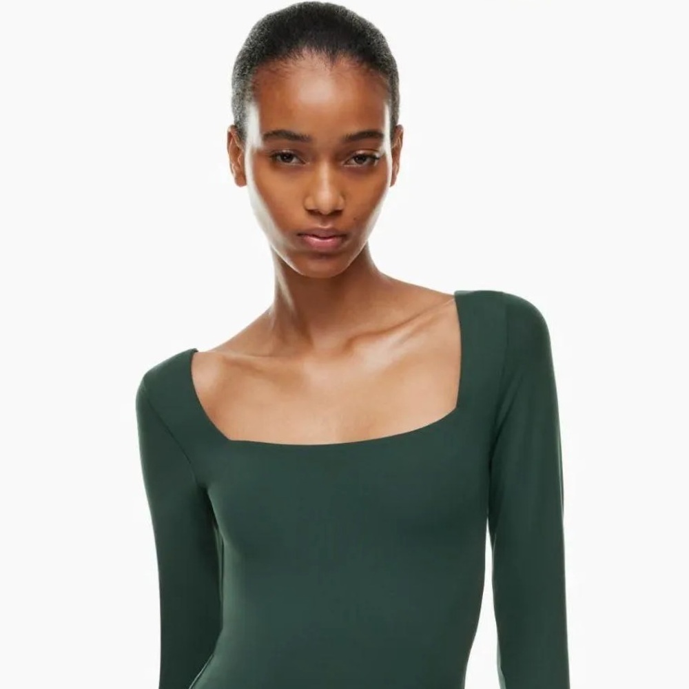 Aritzia Babaton Contour Square Neck Long Sleeve Shirt